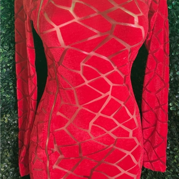 Elegant Red Giraffe Print Dress - Picture 2 of 4